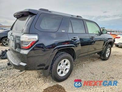 Trzecie zdjęcie samochodu z tyłu: 2021 TOYOTA 4RUNNER SR5/SR5 PREMIUM VIN:JTEMU5JR6M5925046 - miniatura