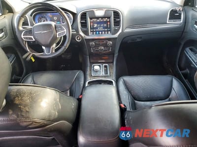 Zdjęcie 8 z 11 samochodu: 2018 CHRYSLER 300 LIMITED VIN:2C3CCAKG0JH177508 - miniatura