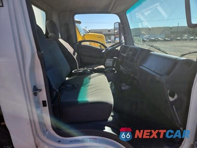 Piąte zdjęcie samochodu w środku: 2012 ISUZU NPR HD BOX TRUCK VIN:JALC4W162C7002768 - miniatura