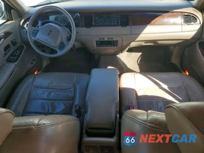 Zdjęcie 8 z 13 samochodu: 2000 LINCOLN TOWN CAR SIGNATURE VIN:1LNHM82W6YY887586 - miniatura