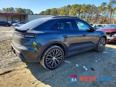 Trzecie zdjęcie samochodu z tyłu: 2025 PORSCHE MACAN 4 VIN:WP1AA2XA5SL002111 - miniatura