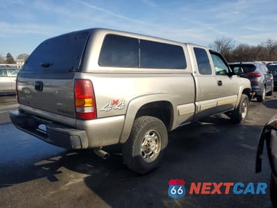 Trzecie zdjęcie samochodu z tyłu: 2000 CHEVROLET SILVERADO K2500 VIN:1GCGK29U6YZ211382 - miniatura