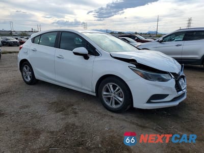 Czwarte zdjęcie samochodu z boku: 2018 CHEVROLET CRUZE LT VIN:3G1BH6SE3JS633320 - miniatura
