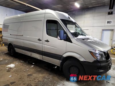 Czwarte zdjęcie samochodu z boku: 2017 MERCEDES-BENZ SPRINTER 2500 VIN:WD3PE8CD1HP539852 - miniatura