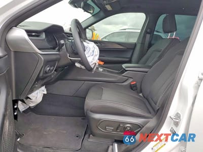 Zdjęcie 7 z 12 samochodu: 2024 JEEP GRAND CHEROKEE L LAREDO VIN:1C4RJJAG9R8611293 - miniatura