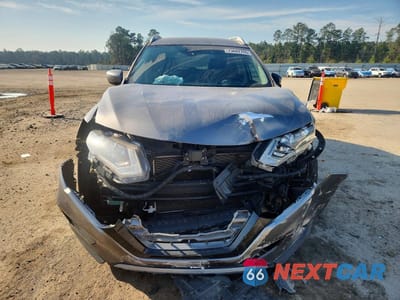 Piąte zdjęcie samochodu w środku: 2019 NISSAN ROGUE S VIN:KNMAT2MT2KP504362 - miniatura