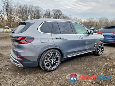 Trzecie zdjęcie samochodu z tyłu: 2024 BMW X5 XDRIVE50E VIN:5UX43EU02R9S78325 - miniatura