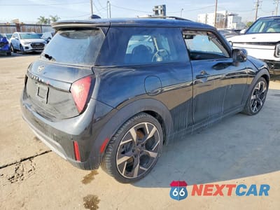 Trzecie zdjęcie samochodu z tyłu: 2025 MINI COOPER S VIN:WMW23GD06S2W35165 - miniatura