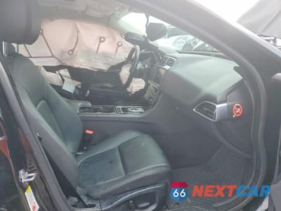 Zdjęcie 7 z 11 samochodu: 2017 JAGUAR XE PREMIUM VIN:SAJAD4BG8HA964301 - miniatura