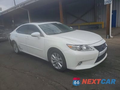 Czwarte zdjęcie samochodu z boku: 2014 LEXUS ES 300H VIN:JTHBW1GG8E2055631 - miniatura