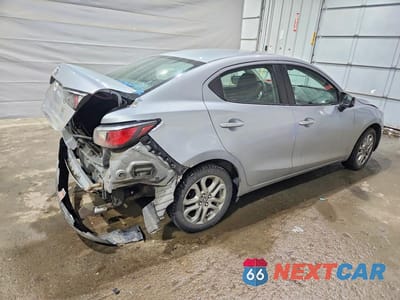 Trzecie zdjęcie samochodu z tyłu: 2017 TOYOTA YARIS IA VIN:3MYDLBYV8HY159226 - miniatura