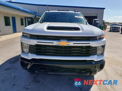 Piąte zdjęcie samochodu w środku: 2025 CHEVROLET SILVERADO K2500 CUSTOM VIN:1GC4KME76SF366523 - miniatura