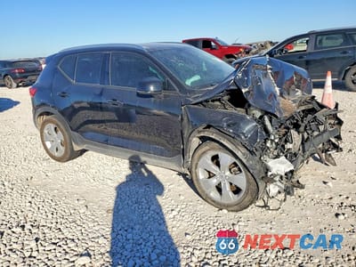 Czwarte zdjęcie samochodu z boku: 2022 VOLVO XC40 T5 MOMENTUM VIN:YV4162UK1N2759551 - miniatura