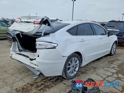 Trzecie zdjęcie samochodu z tyłu: 2020 FORD FUSION SE VIN:3FA6P0HD9LR256502 - miniatura