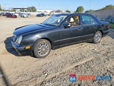 2000 MERCEDES-BENZ E 320 WDBJF65J1YB100825 - główne zdjęcie licytacji z USA - miniatura