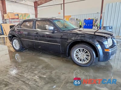 Czwarte zdjęcie samochodu z boku: 2010 CHRYSLER 300 TOURING VIN:2C3CA5CV3AH125705 - miniatura