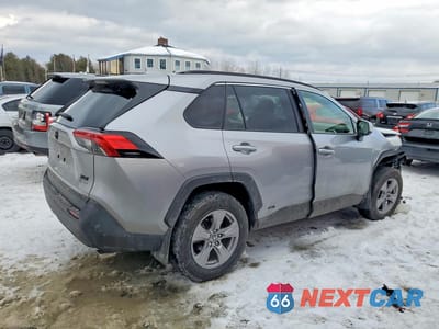 Trzecie zdjęcie samochodu z tyłu: 2025 TOYOTA RAV4 XLE VIN:JTMRWRFV9SD328719 - miniatura