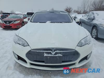 Piąte zdjęcie samochodu w środku: 2014 TESLA MODEL S 85 4DR VIN:5YJSA1H13EFP42295 - miniatura