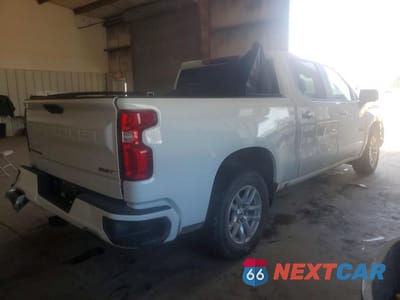 Trzecie zdjęcie samochodu z tyłu: 2020 CHEVROLET SILVERADO K1500 RST VIN:1GCUYEED5LZ136837 - miniatura