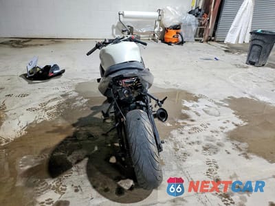 Czwarte zdjęcie samochodu z boku: 2004 SUZUKI GSX-R600 K VIN:JS1GN7CA842108111 - miniatura