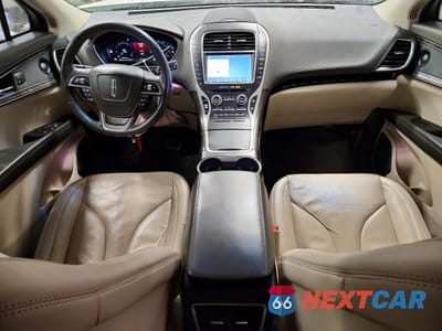 Zdjęcie 8 z 14 samochodu: 2019 LINCOLN NAUTILUS RESERVE VIN:2LMPJ8LP1KBL39449 - miniatura