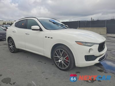 Czwarte zdjęcie samochodu z boku: 2017 MASERATI LEVANTE SPORT VIN:ZN661XUS2HX250658 - miniatura