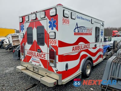Trzecie zdjęcie samochodu z tyłu: 2022 FORD E350 AMBULANCE VIN:1FDWE3FN6NDC35921 - miniatura