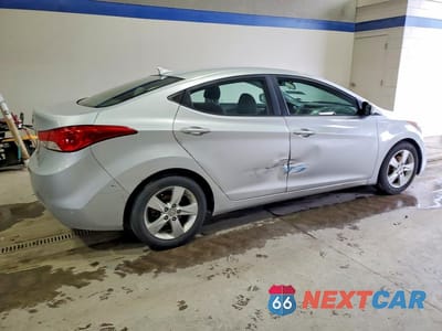 Trzecie zdjęcie samochodu z tyłu: 2013 HYUNDAI ELANTRA GLS VIN:5NPDH4AEXDH365547 - miniatura