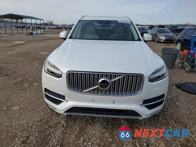 Piąte zdjęcie samochodu w środku: 2017 VOLVO XC90 T6 VIN:YV4A22PL7H1138003 - miniatura