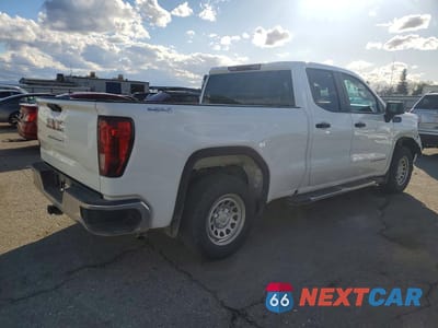 Trzecie zdjęcie samochodu z tyłu: 2024 GMC SIERRA K1500 VIN:1GTRUAED7RZ155215 - miniatura