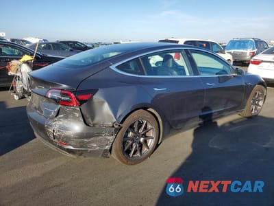 Trzecie zdjęcie samochodu z tyłu: 2018 TESLA MODEL 3 VIN:5YJ3E1EB5JF129076 - miniatura