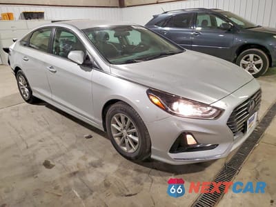 Czwarte zdjęcie samochodu z boku: 2019 HYUNDAI SONATA SE VIN:5NPE24AF7KH784242 - miniatura
