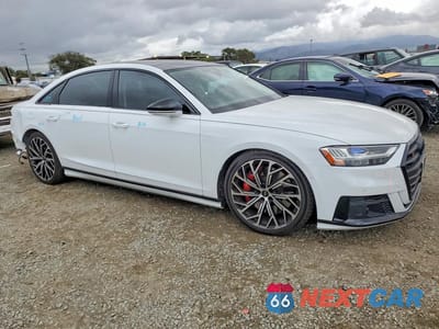 Czwarte zdjęcie samochodu z boku: 2021 AUDI S8 VIN:WAU8SAF88MN023273 - miniatura