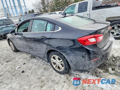 Drugie zdjęcie samochodu z przodu: 2018 CHEVROLET CRUZE LT VIN:1G1BE5SM6J7109345 - miniatura