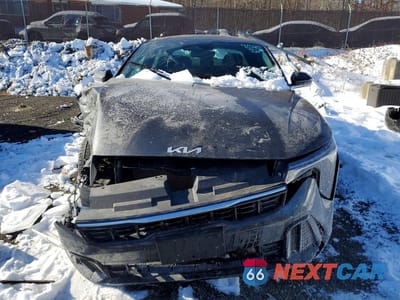 Piąte zdjęcie samochodu w środku: 2025 KIA K4 VIN:3KPFW4DE6SE131742 - miniatura