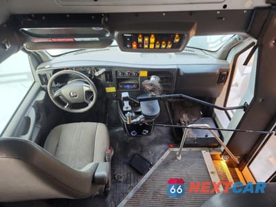 Piąte zdjęcie samochodu w środku: 2011 GMC SAVANA CUT - school bus VIN:1GD675BG1B1174097 - miniatura