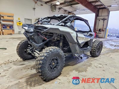 Czwarte zdjęcie samochodu z boku: 2023 CAN-AM MAVERICK X3 UTILITY VEHICLE VIN:3JBVGAV47PE002173 - miniatura