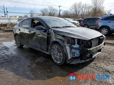 Czwarte zdjęcie samochodu z boku: 2023 KIA FORTE GT VIN:3KPF44AC2PE531927 - miniatura