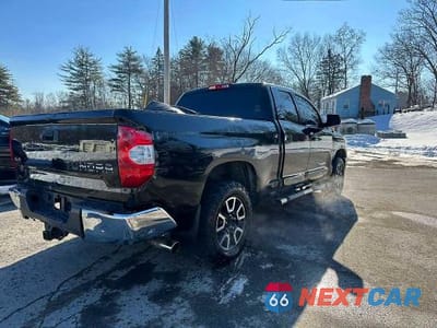 Trzecie zdjęcie samochodu z tyłu: 2017 TOYOTA TUNDRA DOUBLE CAB SR VIN:5TFUM5F16HX071127 - miniatura