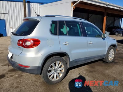 Trzecie zdjęcie samochodu z tyłu: 2010 VOLKSWAGEN TIGUAN SE VIN:WVGBV7AX6AW508188 - miniatura