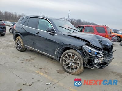 Czwarte zdjęcie samochodu z boku: 2023 BMW X5 XDRIVE45E VIN:5UXTA6C05P9R92228 - miniatura