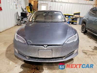 Piąte zdjęcie samochodu w środku: 2016 TESLA MODEL S VIN:5YJSA1E27GF144887 - miniatura