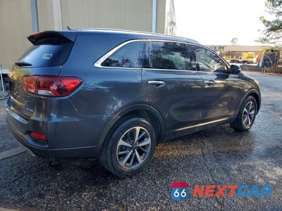 Trzecie zdjęcie samochodu z tyłu: 2019 KIA SORENTO EX V6 VIN:5XYPH4A55KG556195 - miniatura