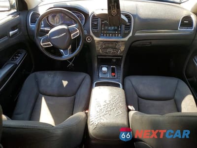 Zdjęcie 8 z 11 samochodu: 2019 CHRYSLER 300 TOURING VIN:2C3CCAAGXKH564943 - miniatura