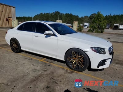 Czwarte zdjęcie samochodu z boku: 2017 MERCEDES-BENZ E 300 VIN:WDDZF4JB5HA179564 - miniatura