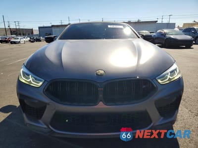 Piąte zdjęcie samochodu w środku: 2020 BMW M8 VIN:WBSDZ0C04LCD57635 - miniatura