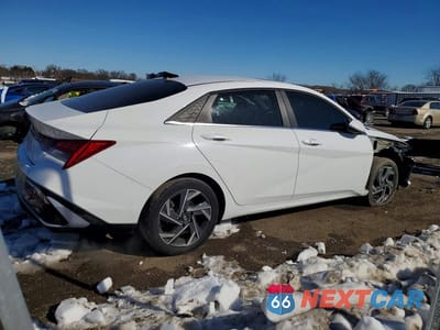 Trzecie zdjęcie samochodu z tyłu: 2025 HYUNDAI ELANTRA SEL VIN:KMHLS4DG1SU858896 - miniatura