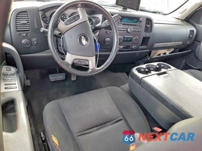 Zdjęcie 8 z 12 samochodu: 2011 CHEVROLET SILVERADO K1500 LT VIN:1GCRKSE39BZ419981 - miniatura