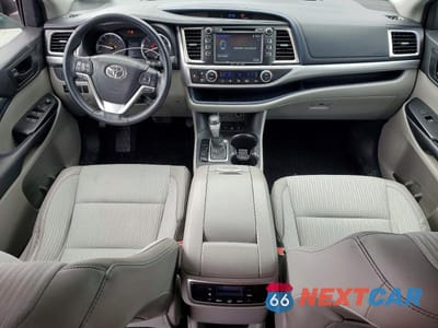 Zdjęcie 8 z 12 samochodu: 2016 TOYOTA HIGHLANDER LE VIN:5TDBKRFH8GS254695 - miniatura