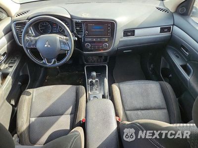 Zdjęcie 8 z 12 samochodu: 2018 MITSUBISHI OUTLANDER SE VIN:JA4AD3A39JZ007572 - miniatura